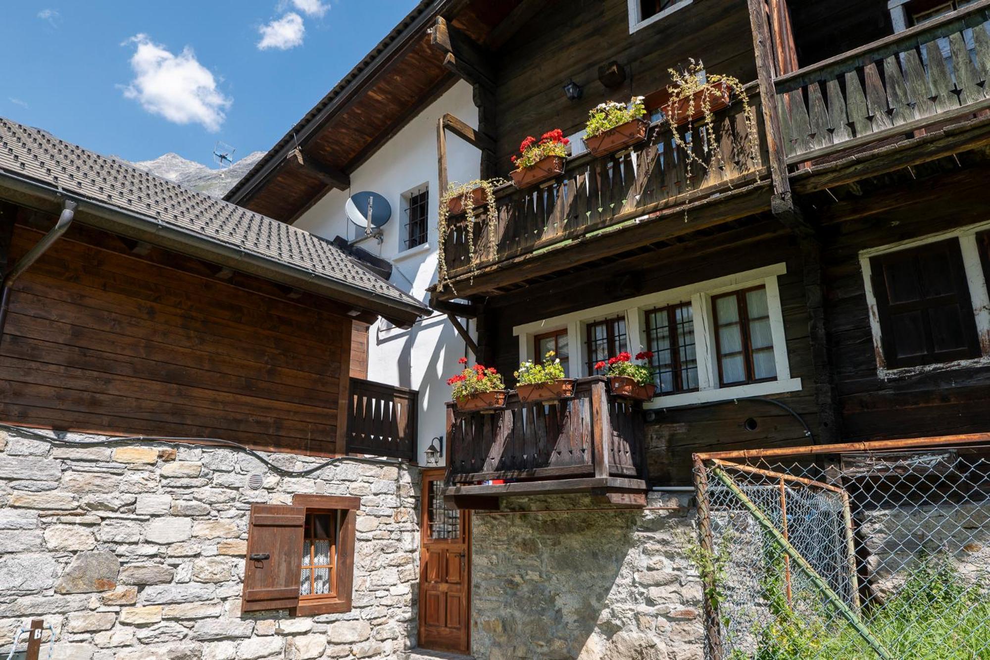 Incanto Walser Apartments Ronco Macugnaga Kültér fotó